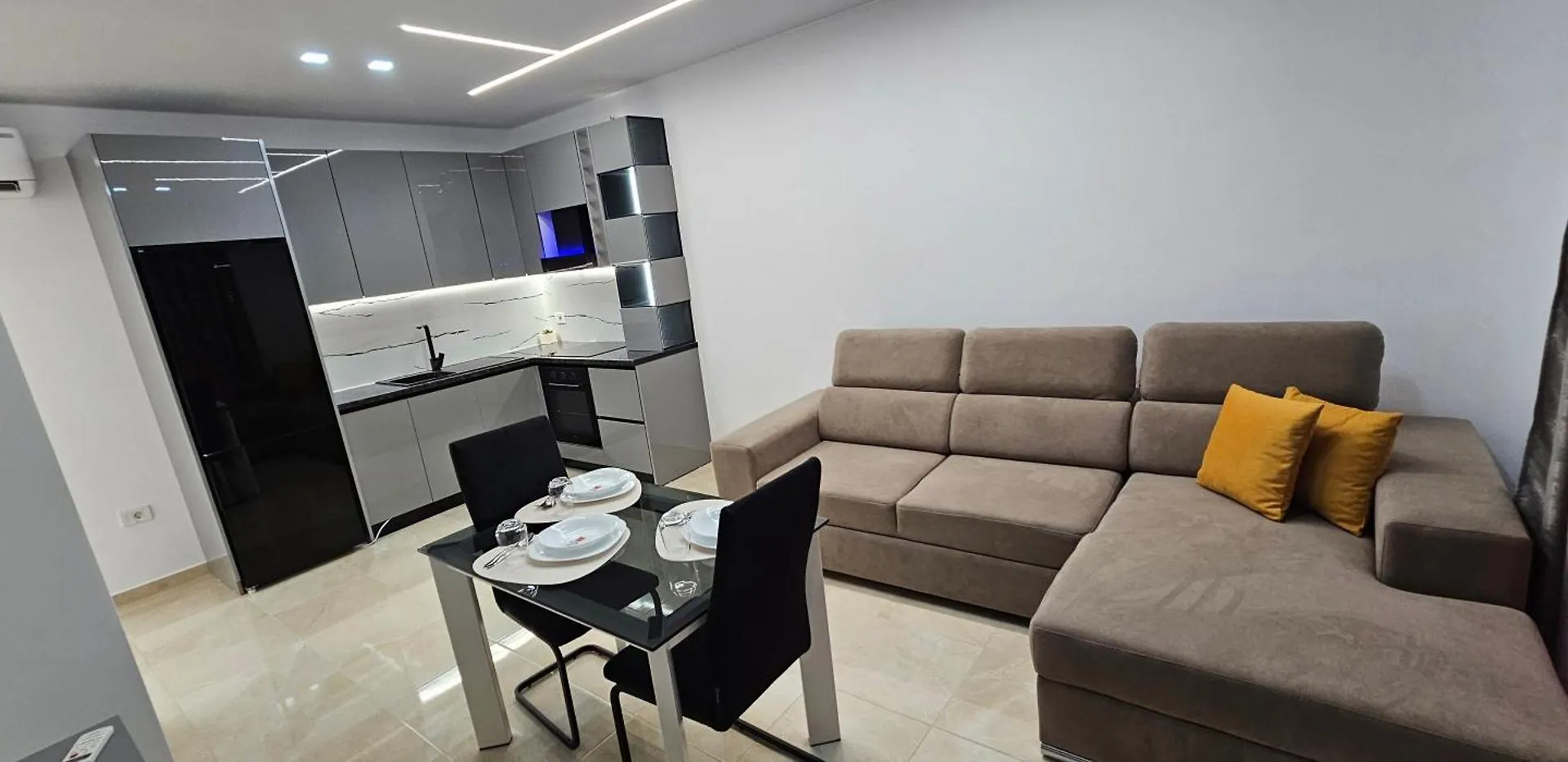 Gpn 1 Apartment Vlore Albania